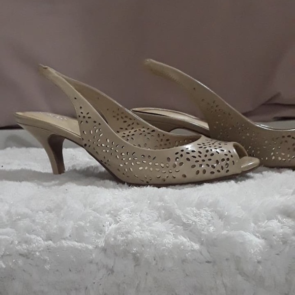 East 5th Beige Kitten Heels Open Toe Shoes 7.5 M - Picture 3 of 6